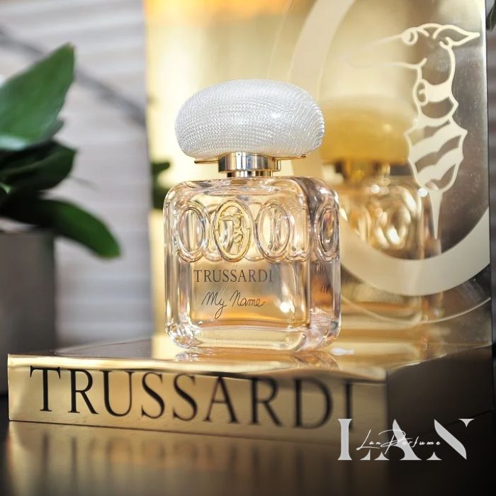 Trussardi My Name có hương thơm nhẹ nhàng, nữ tính, pha trộn giữa nét cổ điển và hiện đại